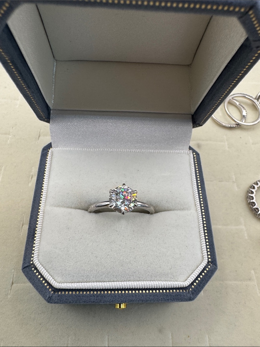 2 carat Round Moissanite engagement ring and wedding band set size 8.5 - Picture 7 of 10